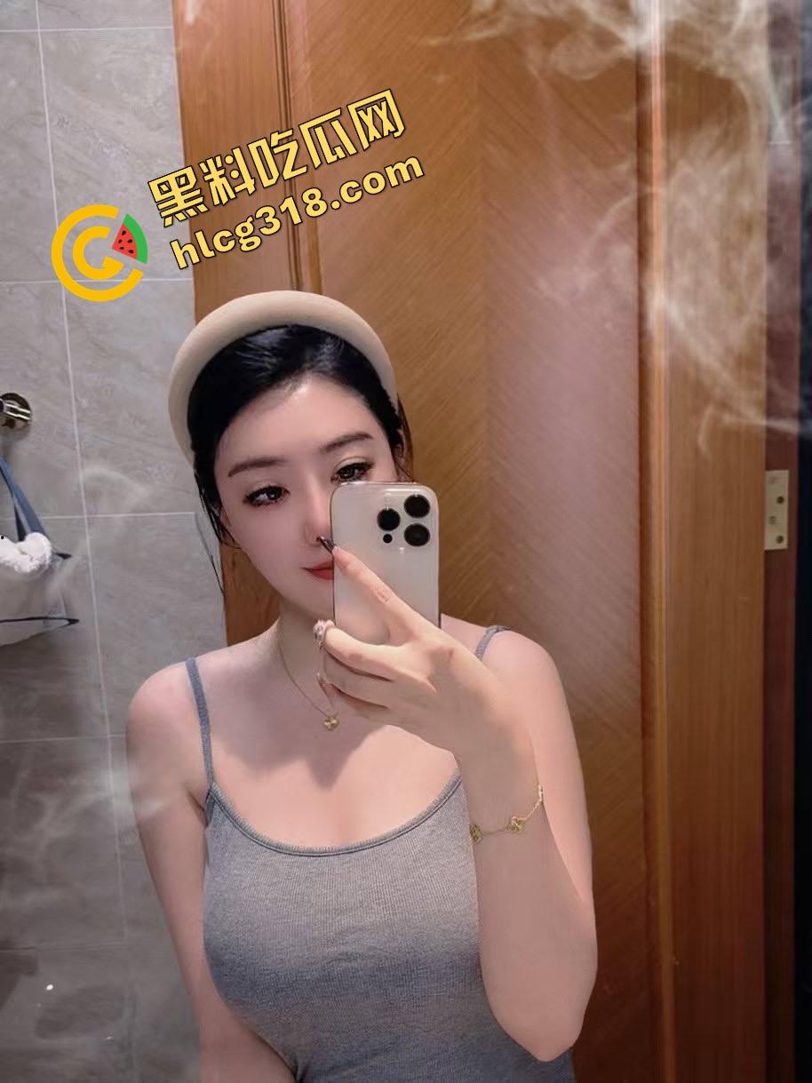 谁说00后嫩？在上海大神手里照样被操得趴桌子喊爹，戳到最后手机都拿不稳，这叫操不是爱-3