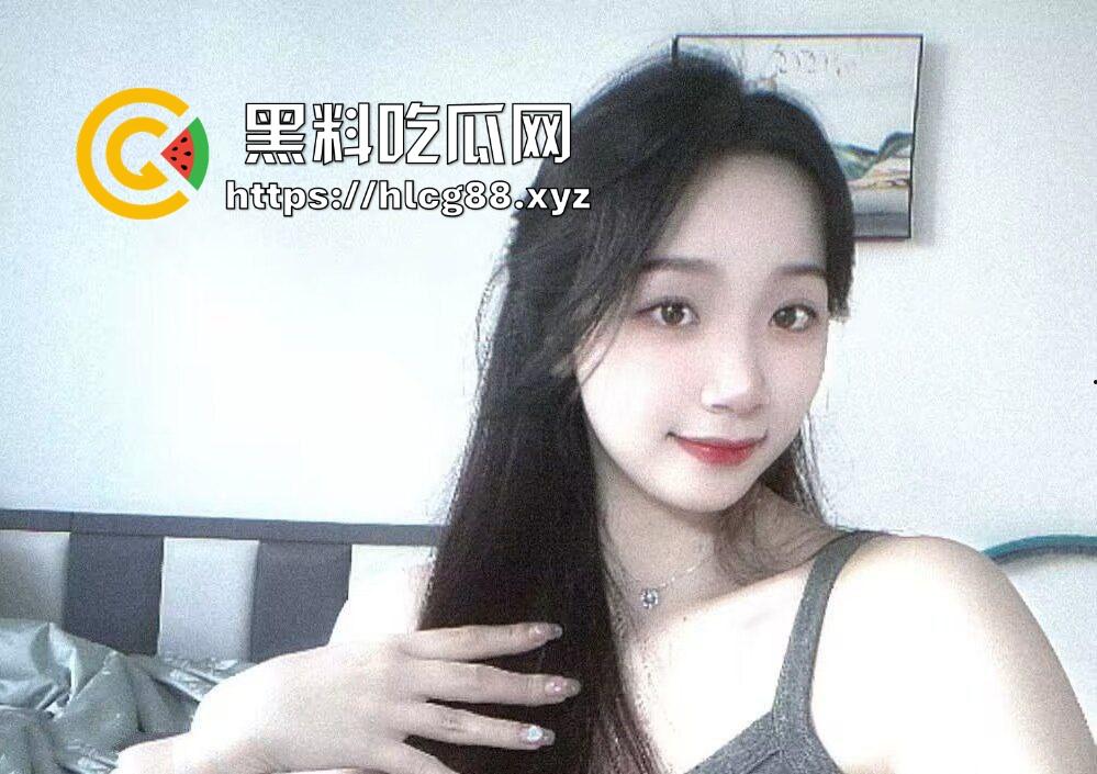 上海发情骚婊『宋义可』浪得鸡巴硬断，床上淫货扭腰喷话，操得嗷嗷乱吼，骚语狂飙逼水淹床！-5