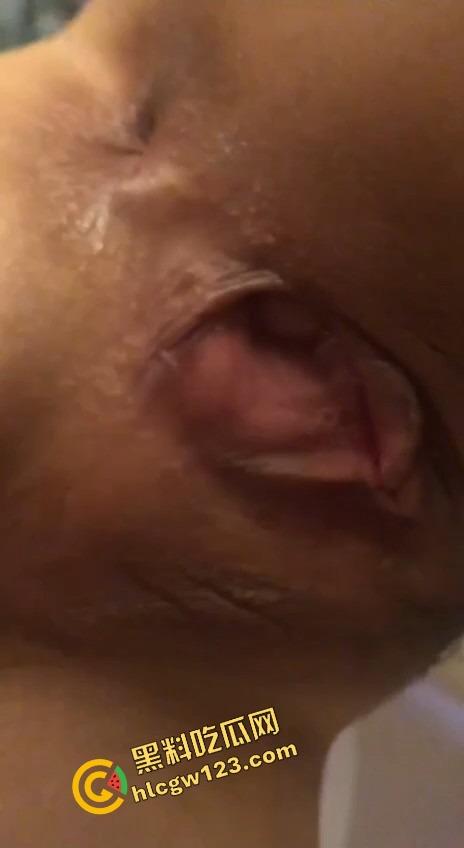 事实证明鸡巴够大，女人就是狗，佛山第一炮【宇宇桑】干疯小骚B，抽插中问她身份，她浪叫我是狗！-15