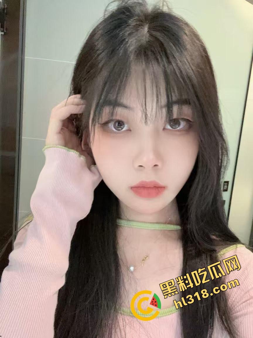 酒店开房正操得起劲，萌妹爸爸一个电话打来，不知道电话那头的爹知不知道自己闺女已经被干高潮了！-7