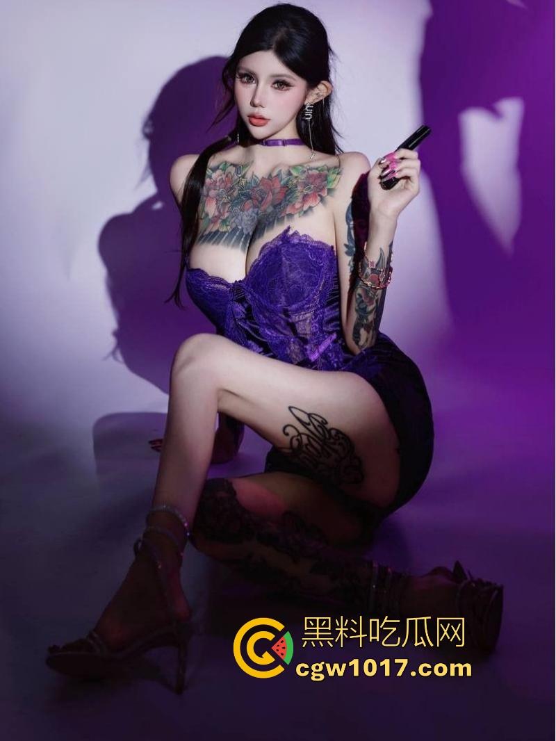 外网高颜值巨乳符文战士【蜜豆】最新作品流出，极品高颜值巨乳名媛婊，跪地给金主爸爸舔屌，性癖大开滴蜡爆操！-1