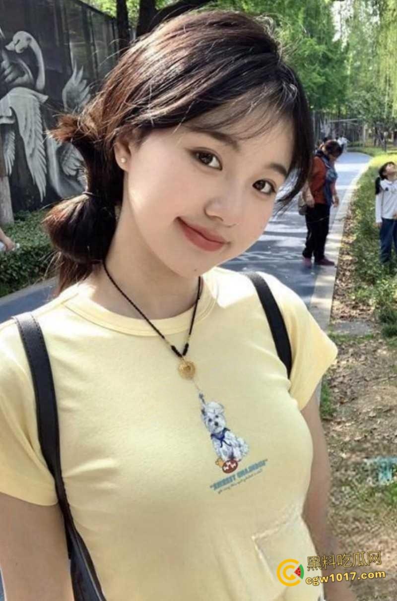 四川成都中医药大学【满雨涵】，天生母狗奴性十足，为取悦男友宿舍情趣白丝自慰，胴体白嫩娇喘诱人！-2