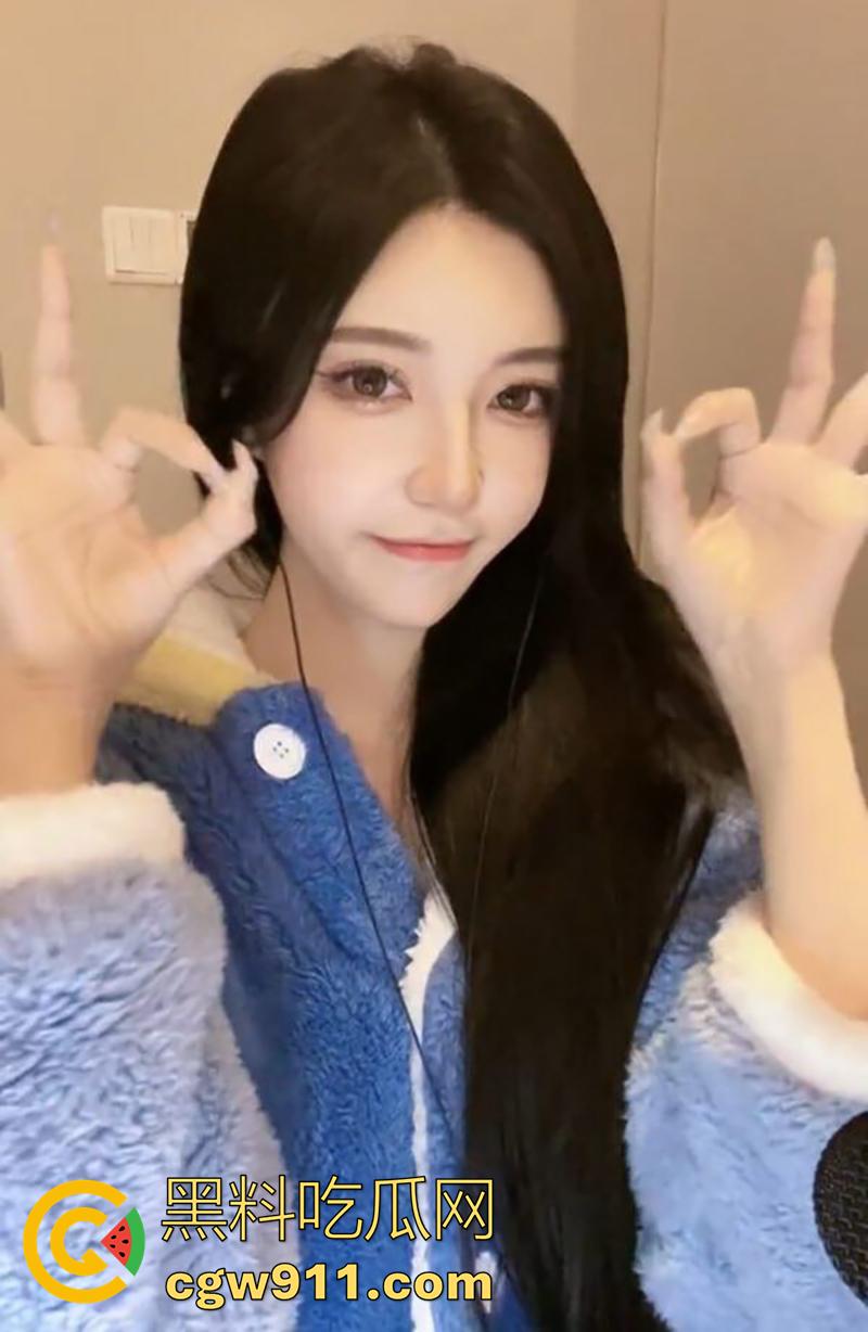 抖音13万粉网红【Wasasa】，逆天长腿尤物女神，流出两条与土豪秘密私约自拍短片，吃鸡技术超一流！-4