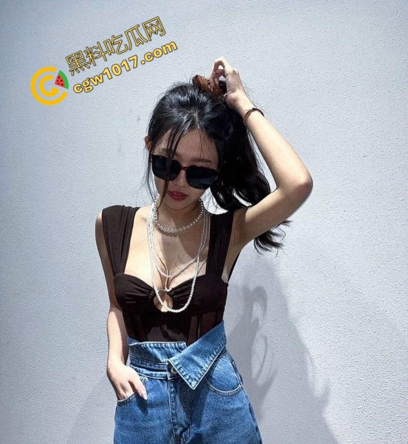 杭州美少妇【冯霏霏】与老公兄弟偷情视频烈火撩人，翘臀淫浪，无套激战，无尽快感爆棚，让人欲火焚身，欲罢不能！-5