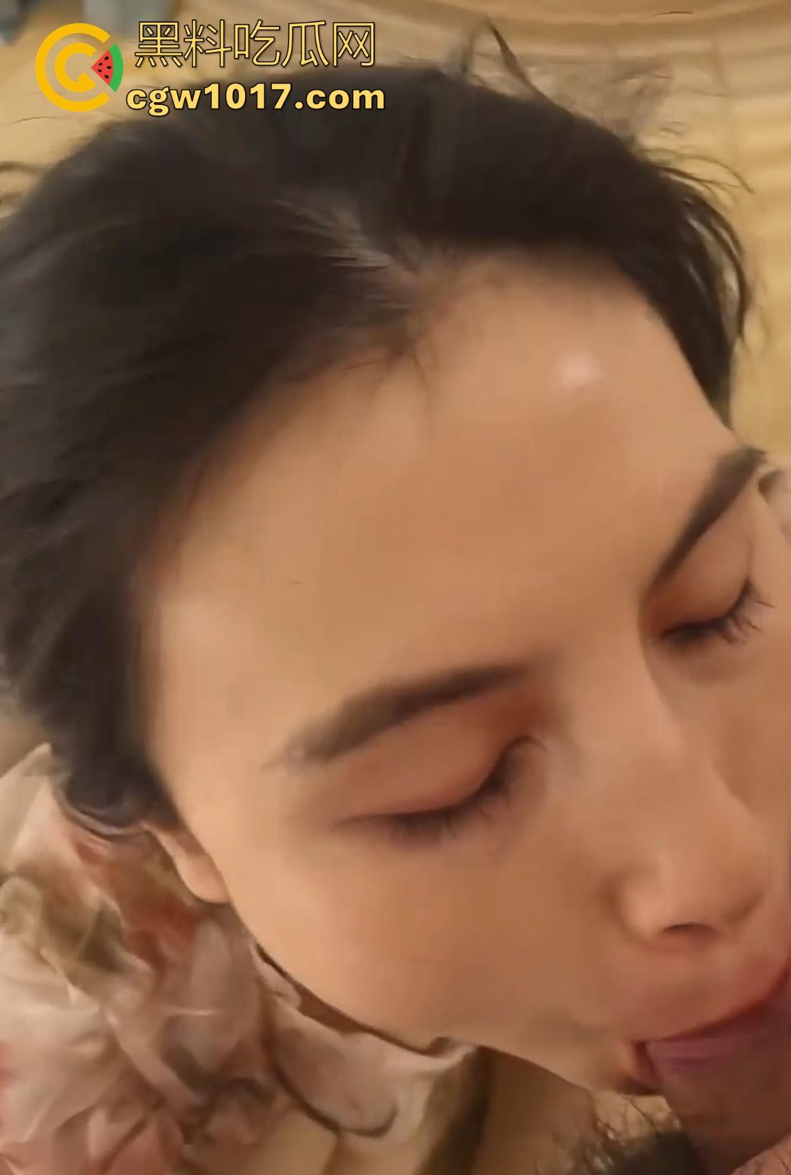 顶级熟女少妇偷情诱惑，情趣黑丝配高跟撩拨欲火，按头深喉爆操，蜜穴熟得一捅就出水，果然宝刀未老啊！-4