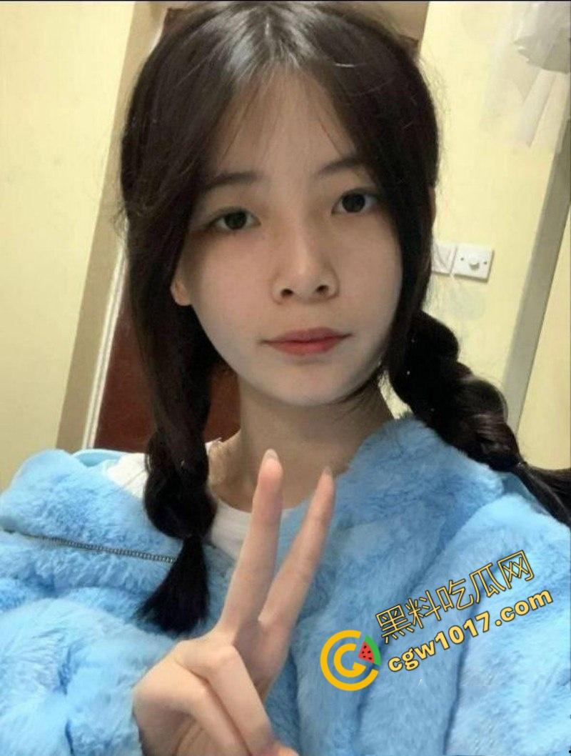 安徽合肥21岁清纯学生妹报复男友，网约激情遇大屌炮友，跪地口交浓精颜射敷脸，淫靡画面刺激至极！-2