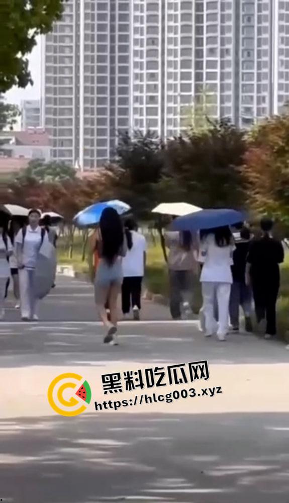 裸女校园裸奔最全视角 被渣男骗钱精神失常 学校里撒泼打滚脱衣服 还是个纹身小太妹-4