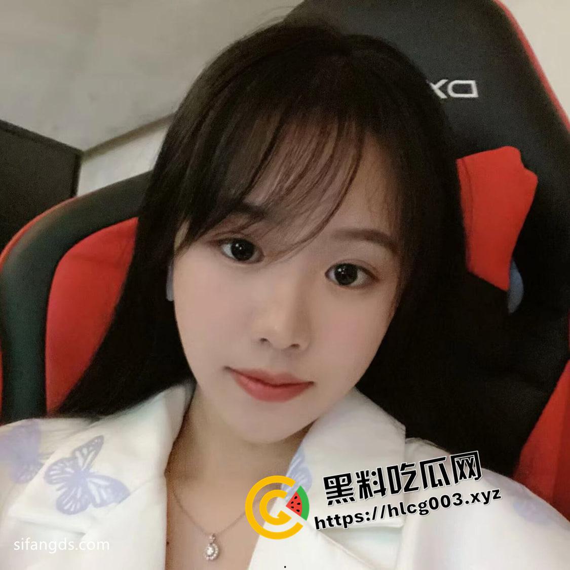 长沙美术学院反差婊【王莎俪】富二代同学调教开发 白丝美腿主动掰开小穴求草-3