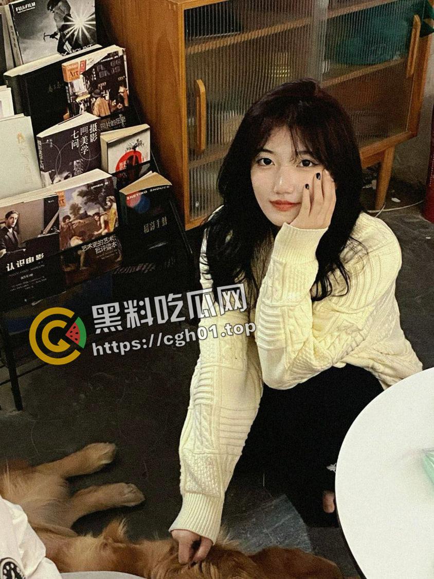 网红被屌丝伪装富二代约炮 清纯脸蛋被大屌肆意拍打 哭也要吃下去哦-7