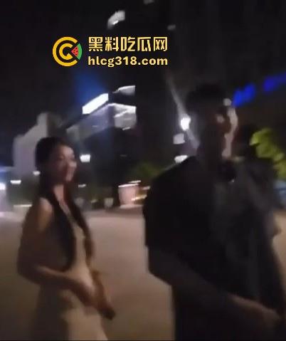 巴西牛排具象化，印度旅游博主偶遇摩洛哥男子搂抱中国女友，男子回答称中国女人是世界上最好追的女人！-8