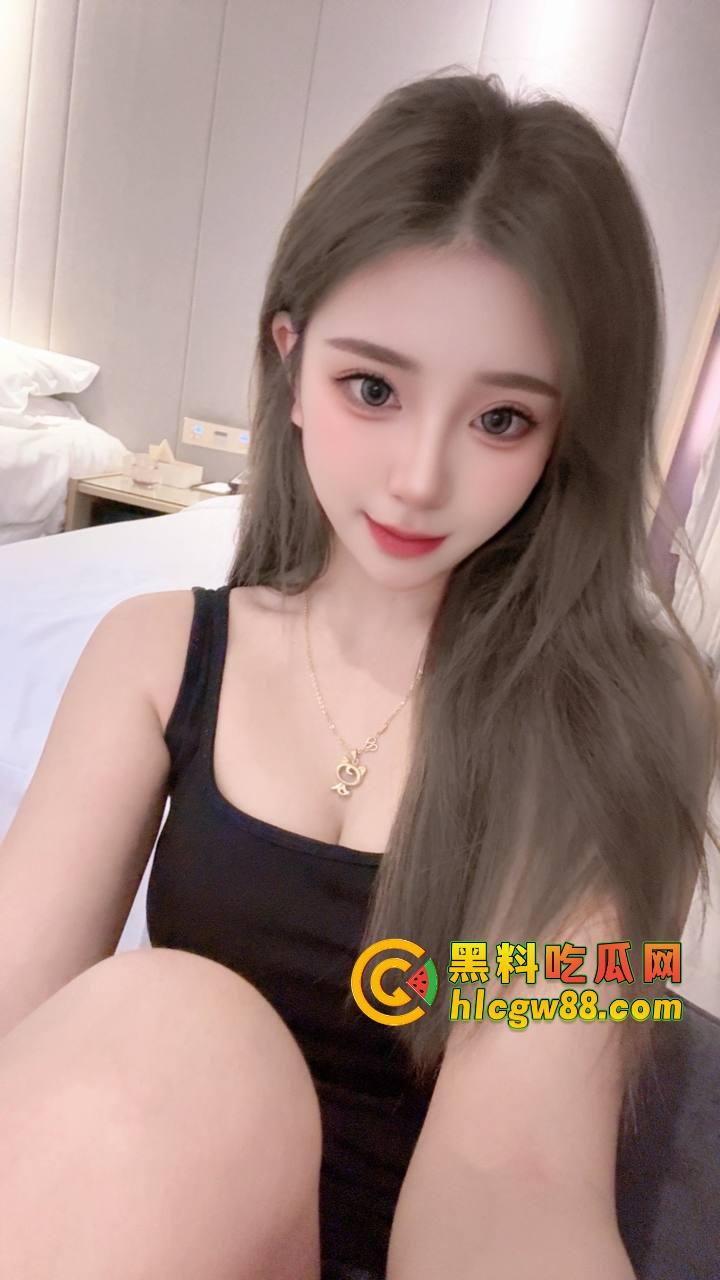 百合四女大乱斗，全程手动挡互舔互啃，妹子凑不出一根鸡巴光舔不插把人急疯，我愿报名支援现场送货上床！-2