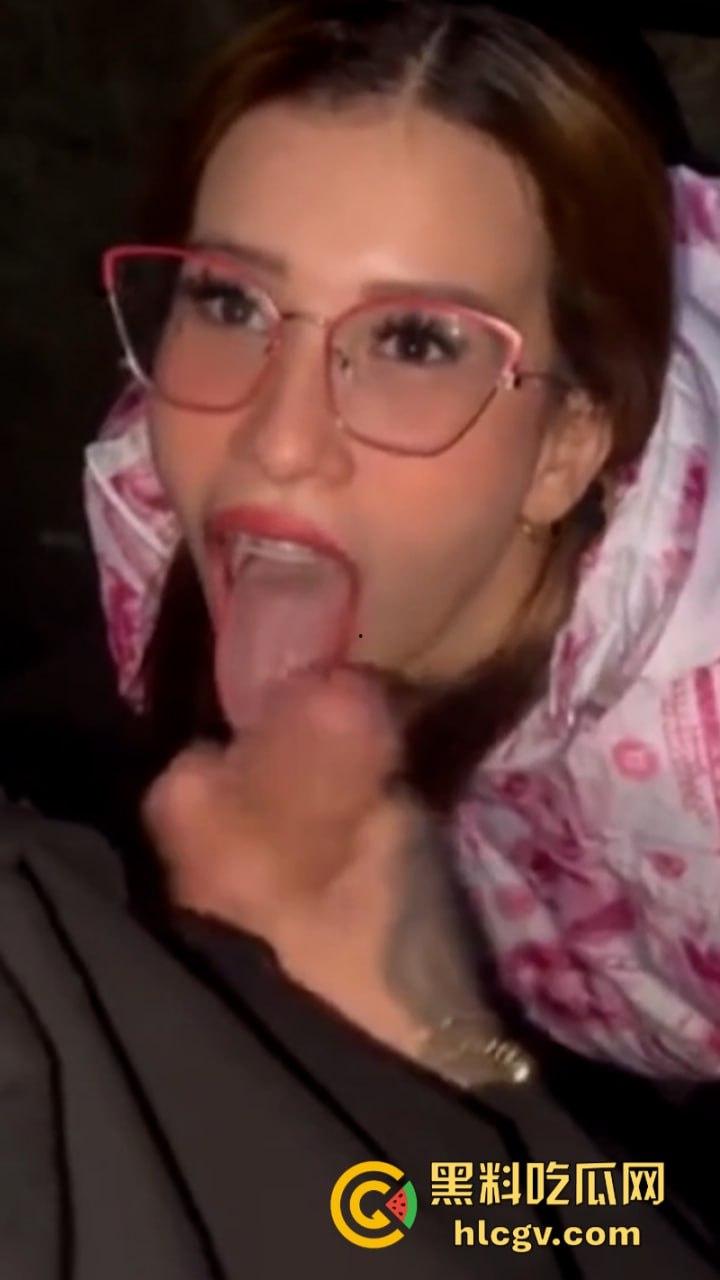 国外情色网红【KattyBlake】南美洲旅游吃鸡露出 打卡瓜塔佩巨岩 公然活春宫事件-1