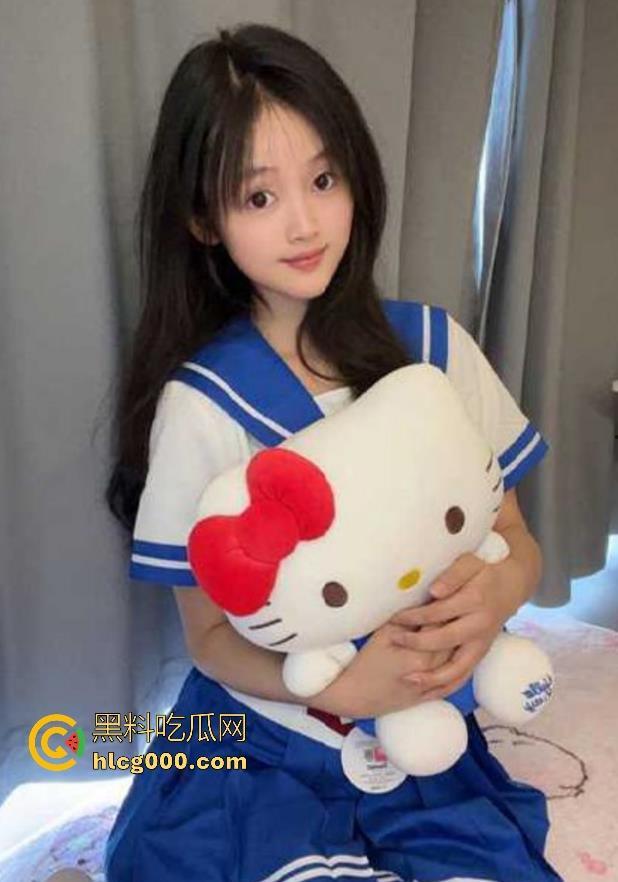 海角乱伦，萝莉少女主动献身，跪地勾魂浪叫扣人心弦 ，红唇轻唤“爸爸”，透着挑逗欲火！-3