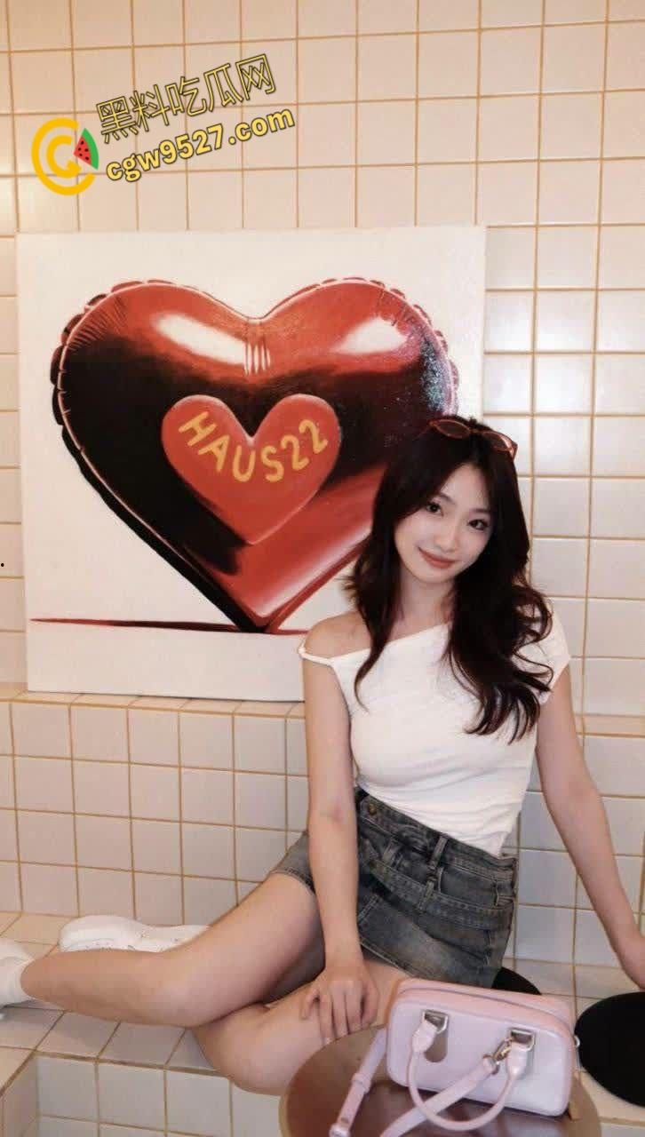 浙江艺术职业学院嫩妹【曹颖】，异地恋骚穴难耐，出轨偷情宝马富哥，高跟鞋站立后入，绝美翘臀完美炮架！-1