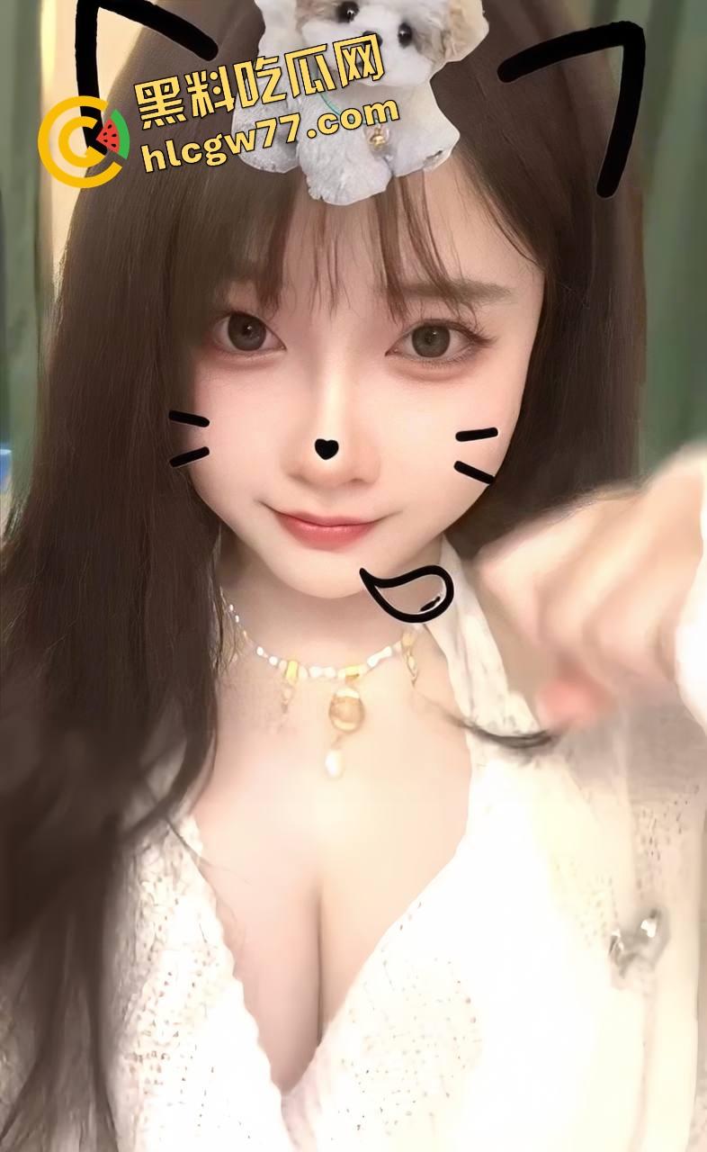 石家庄精神小妹【李亿亿】穿JK制服上门舔棒，含着鸡巴的样子贱得想让人一巴掌操她脸上！-6