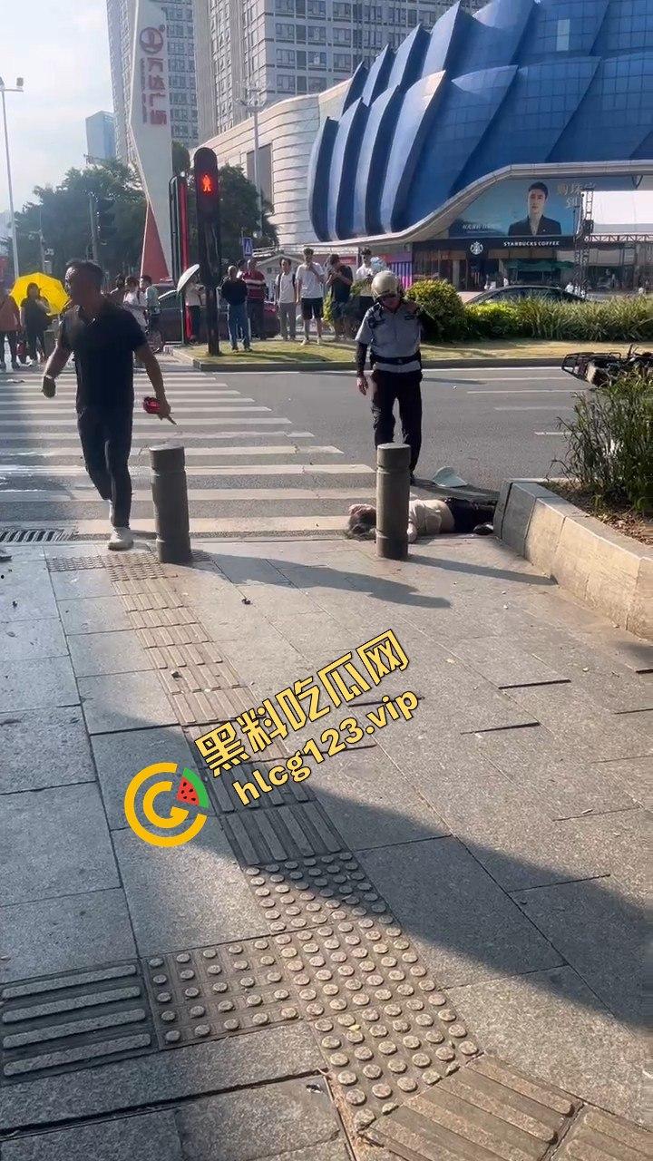 广州海珠区车祸惨烈，外卖小哥血溅当场，车子翻得都认不出来！-9