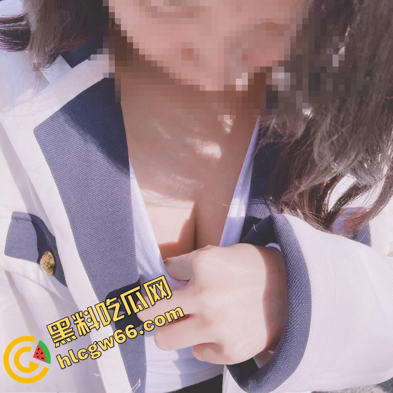 同父异母18岁妹妹让我拿下一血，小狗打架她看热闹，我偷拍奶子意淫操翻她！-21