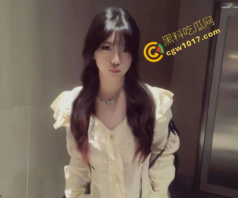 承德医学院高颜值【李静】不雅视频曝光！清纯女神私下淫骚扣穴，白袜足交撩人，后入猛操精液射满臀！-4