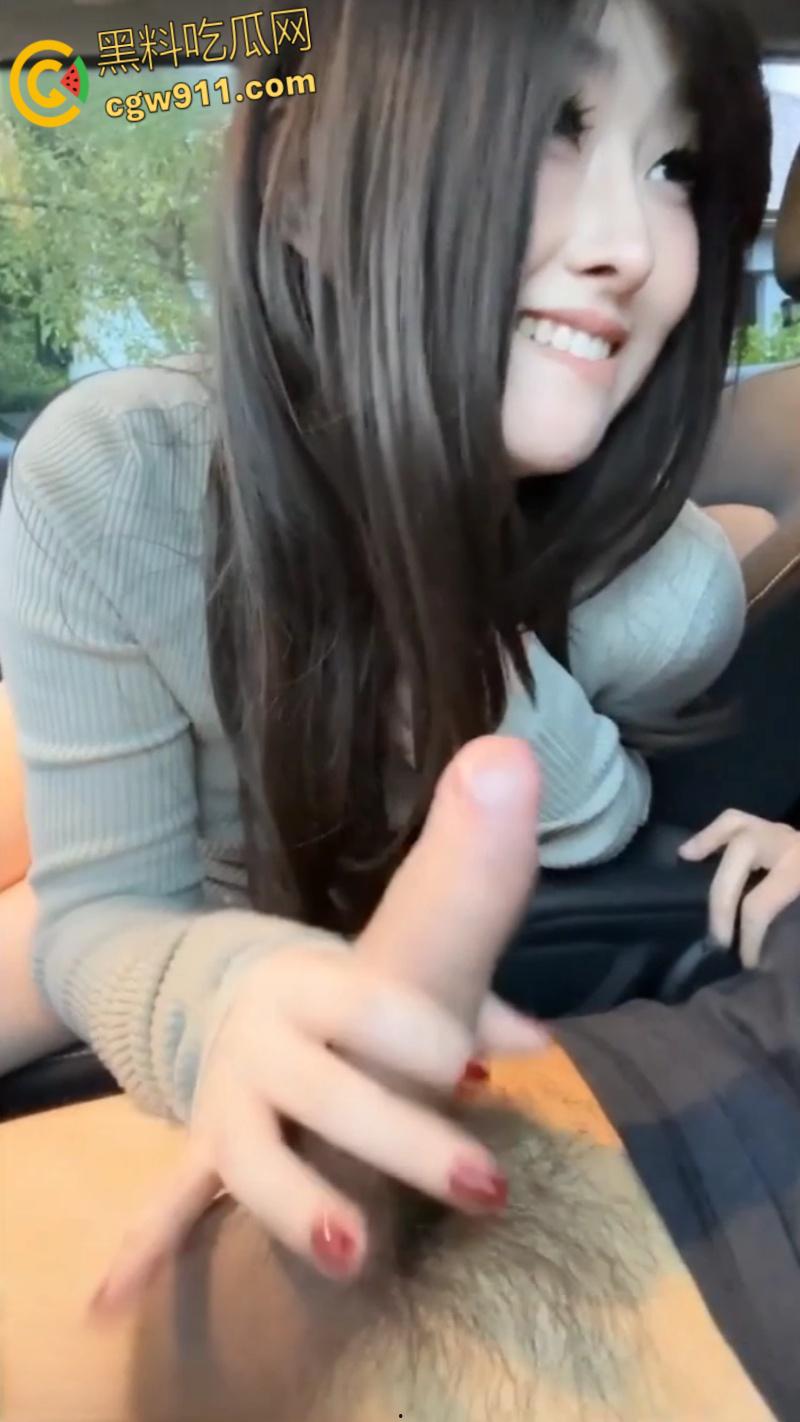 推特阿黑颜母狗【Pupu噗噗】，海边约会餐厅全裸自慰，户外车震口交舔蛋，打开车门无套后入小翘臀 !-4