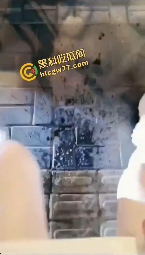 惠州【夏娜】公交站台露出，当众玩到潮喷一地水，这胆也太肥了，不怕被拖去精神病院吗？-5