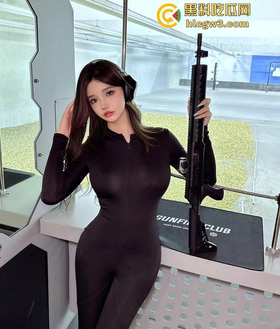 上海极品TS『刘依依』美到让直男怀疑人生 这颜值炸裂打破次元壁 上半身绝杀 你敢认是TS吗？-3