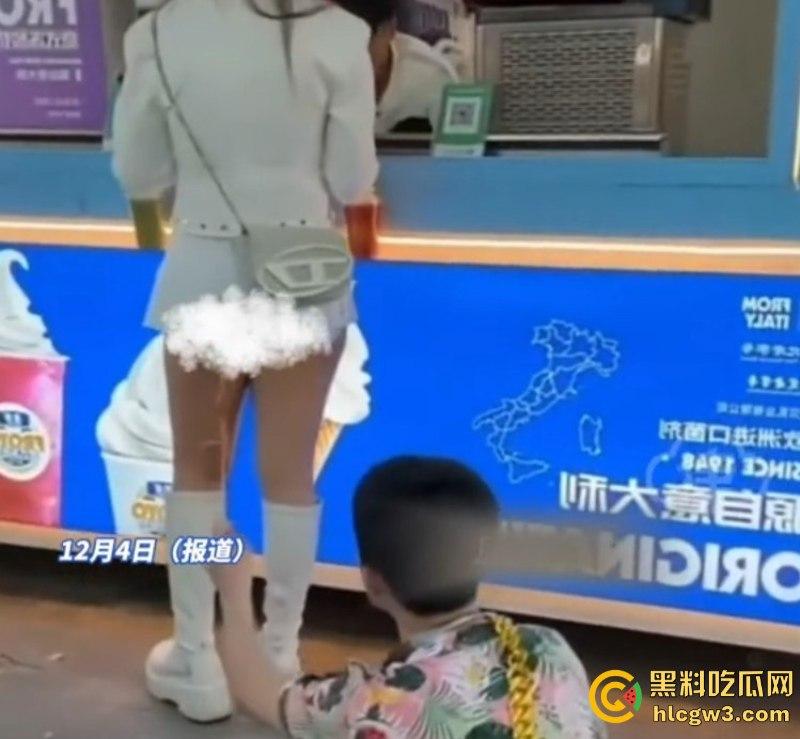 快手网红【祁天道】三亚户外直播 街边用竹签捅少女屁股 因诈骗入狱3年 出狱后毫无底线直播-12