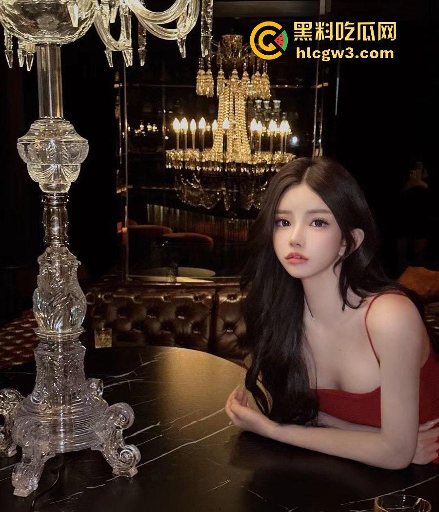 上海极品TS『刘依依』美到让直男怀疑人生 这颜值炸裂打破次元壁 上半身绝杀 你敢认是TS吗？-13