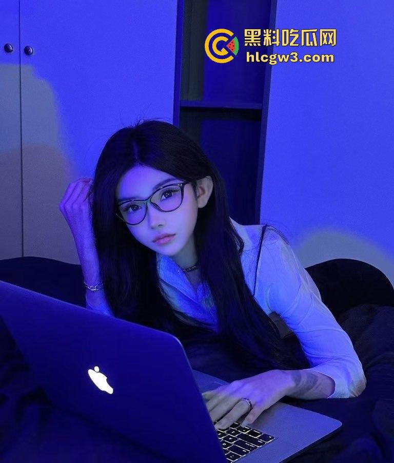 上海极品TS『刘依依』美到让直男怀疑人生 这颜值炸裂打破次元壁 上半身绝杀 你敢认是TS吗？-14