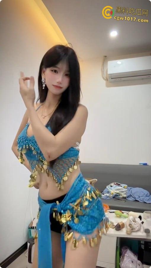 抖音御姐网红【什么思思】，金主定制福利视频，细腰翘臀完美身材，极品身材低胸装性感舞蹈，眼神拉丝诱惑十足！-5