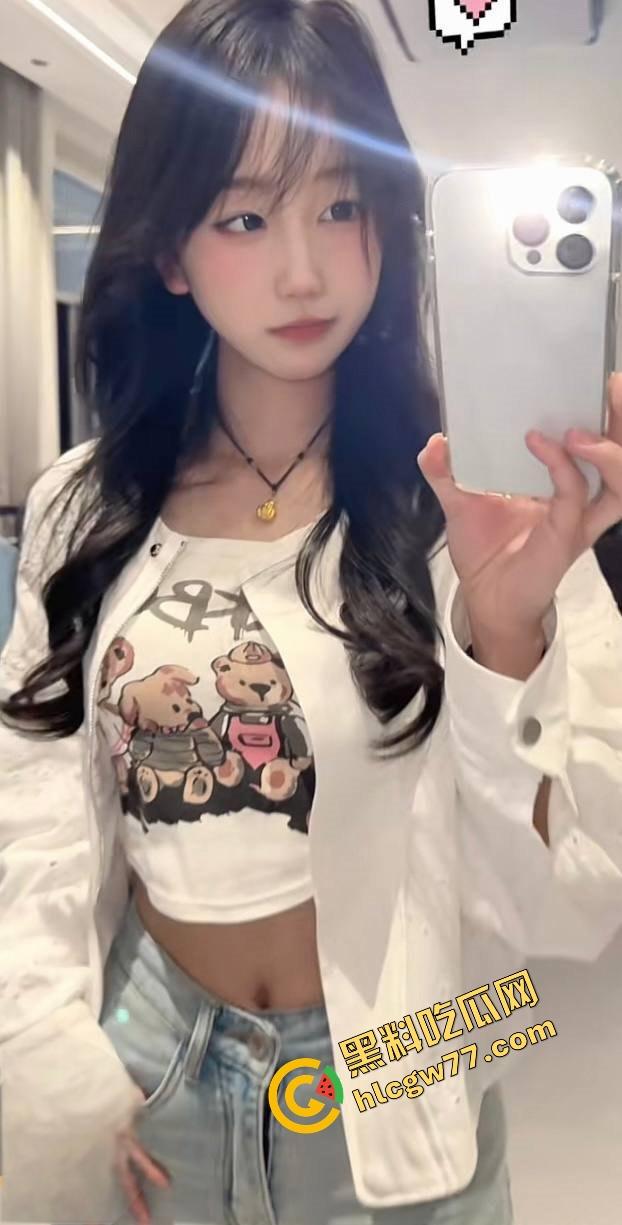 抖音网红『小痞太帅了』私拍流出！清纯女神变母狗 黑丝自慰淫水狂喷，金主无套后入猛操嫩穴！-4