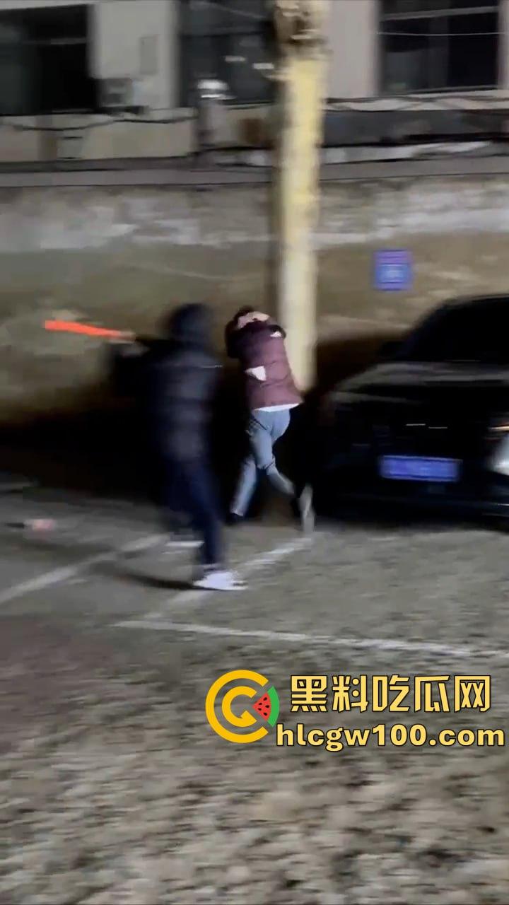 山东泰安，小伙下手没轻重，把人当作畜生打！棒球棍梆梆一顿凿，估计凶多吉少了-8