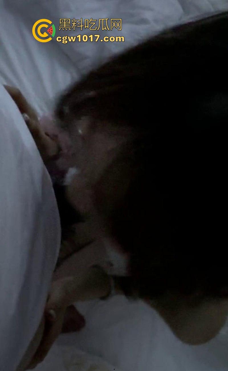 广西大学极品御姐【林瑶】约炮师弟视频曝光，黑丝连体服裹身勾勒完美曲线，口交吞屌多体位激情爆操！-4