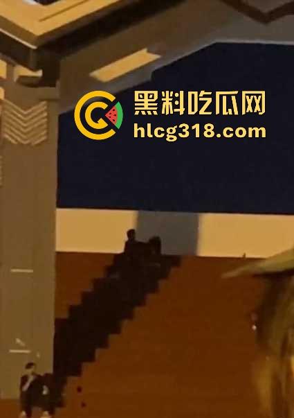 成都艺术学院大三情侣操场做爱，当着大一新生军训的面前大胆骑乘，新生感慨这是大学自由的气息-7