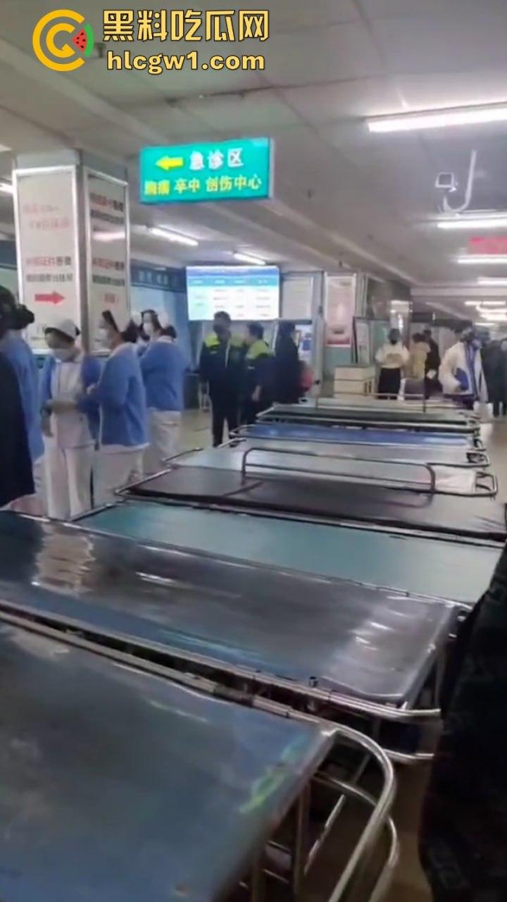 辽宁沈阳高速大巴车侧翻起火  50多名学生烧伤惨重 真实现场视频流出-5