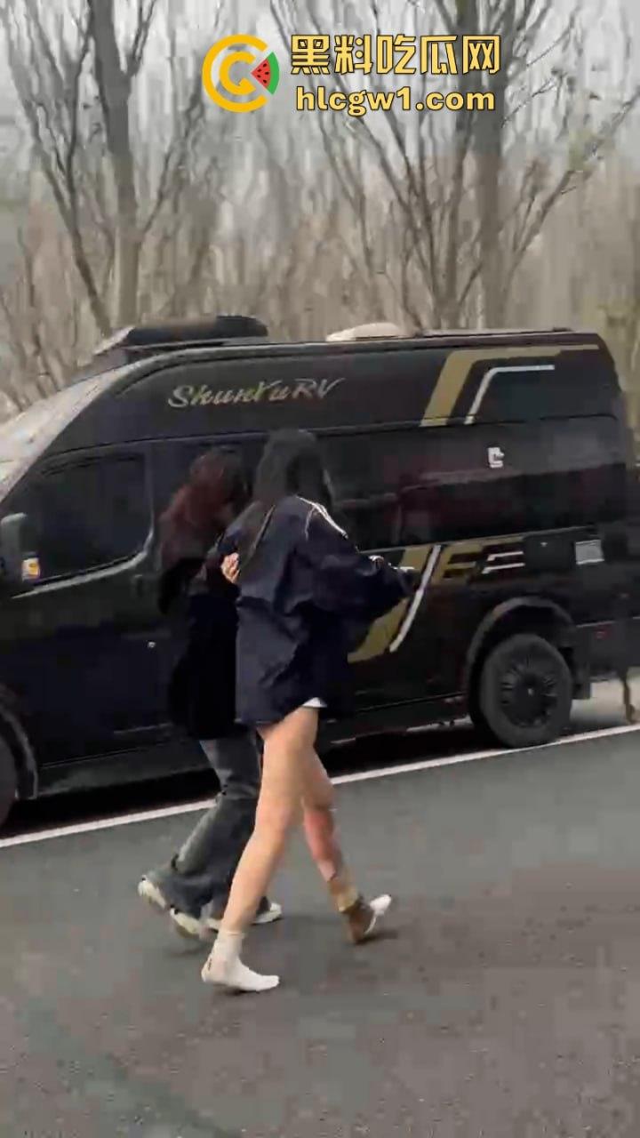 辽宁沈阳高速大巴车侧翻起火  50多名学生烧伤惨重 真实现场视频流出-8