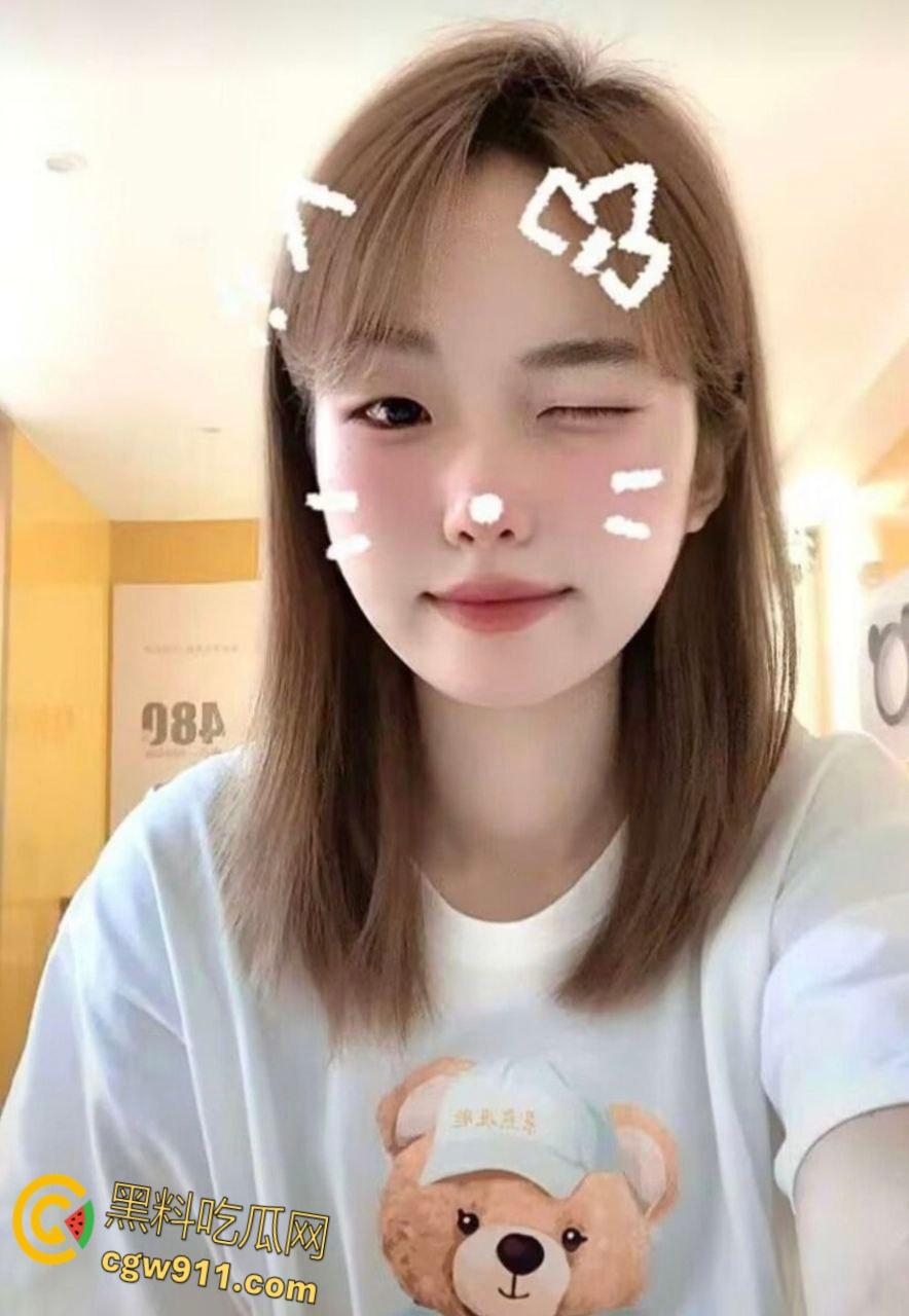 湘潭大学【刘宁】，与男友开房视频流出，清纯外表角色扮演样样都来，情趣黑丝诱惑爆棚，浴室镜前多姿势爆操！-2