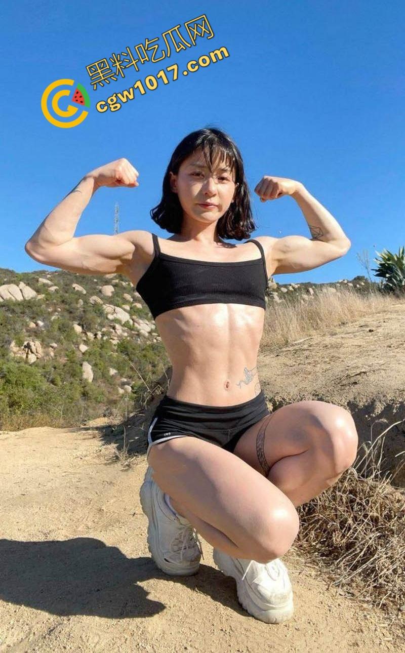 健身达人【PeachyCatsnack】会员私拍福利流出：户外狂野露出，脸穴同框道具自慰，撩爆兽欲！-1