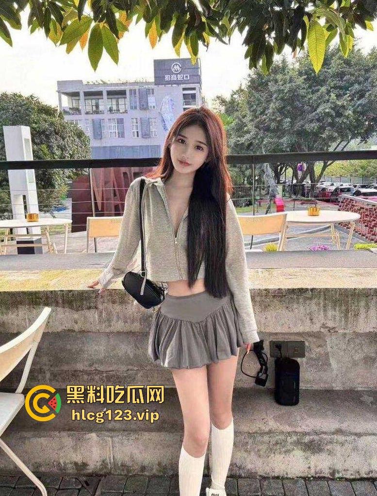 汕头大学黑丝高跟大一学妹被体育生学长狂蹬！男友心疼不敢操，她却被学长后入猛干！-1