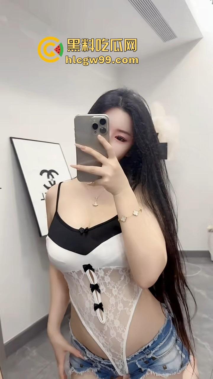 擦边女行走的性暗示机器，露与不露之间，吊足狼友胃口幻想界的AV女神，这到底是流量艺术，还是高端卖弄？-7