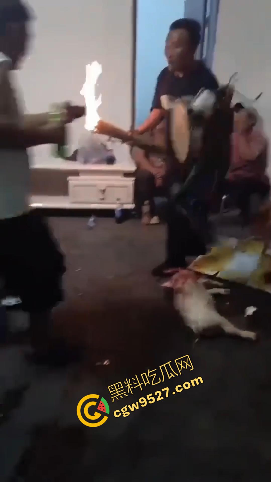 乡村驱邪术！大妈现场驱邪惊魂，法师施法令众人瞠目，大妈惨遭玩坏，众人瞠目结舌-3