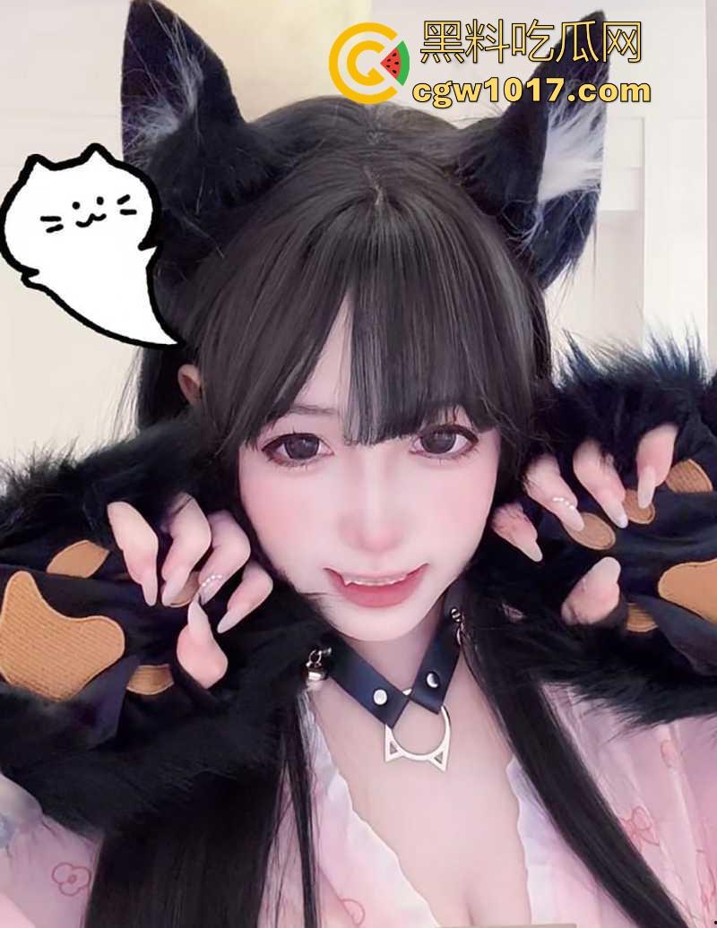 四川大学德高颜值少女【林佳美】穿着性感小睡衣跪地给男友口交，全程露脸玩开档诱惑，反差爆了！-1