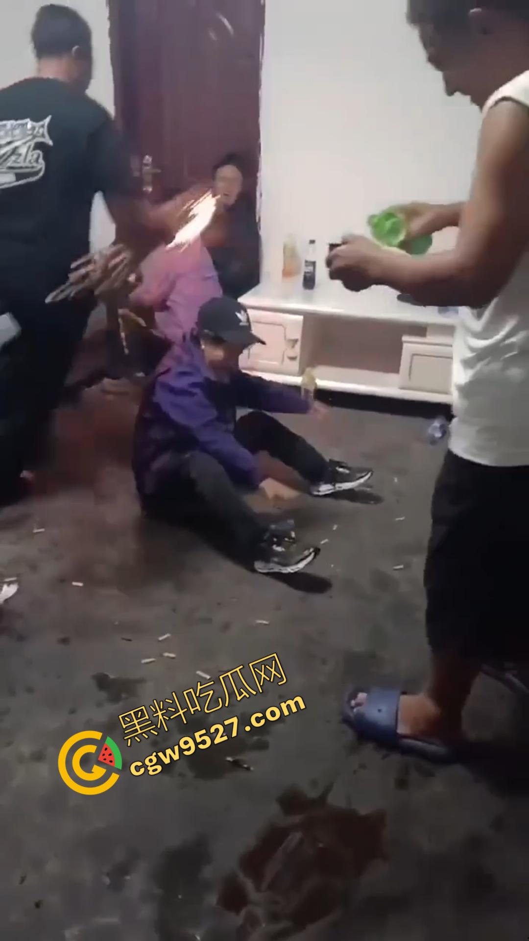 乡村驱邪术！大妈现场驱邪惊魂，法师施法令众人瞠目，大妈惨遭玩坏，众人瞠目结舌-5