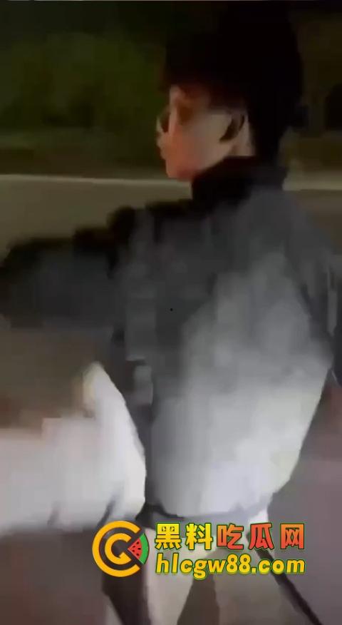 普宁盛产精神小伙，精神小伙又疯了？刀仔砍人血溅街头，这回不是社会摇，是进局子摇！-9