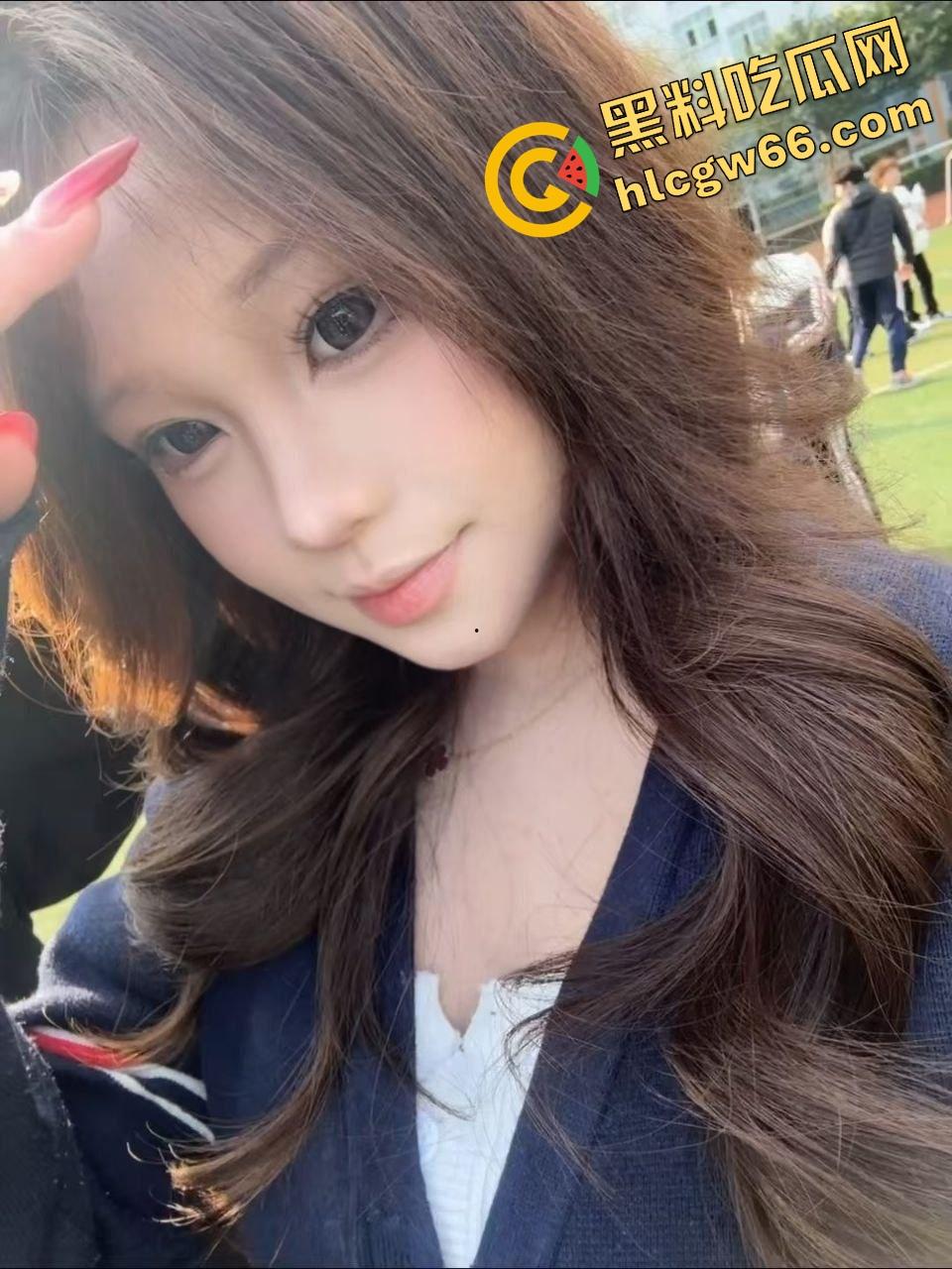 青岛高冷舞蹈老师『刘倪』酒后车震不过瘾，自己撕开黑丝小穴坐上来骑，操完还嘴巴张着要你射脸上！-1