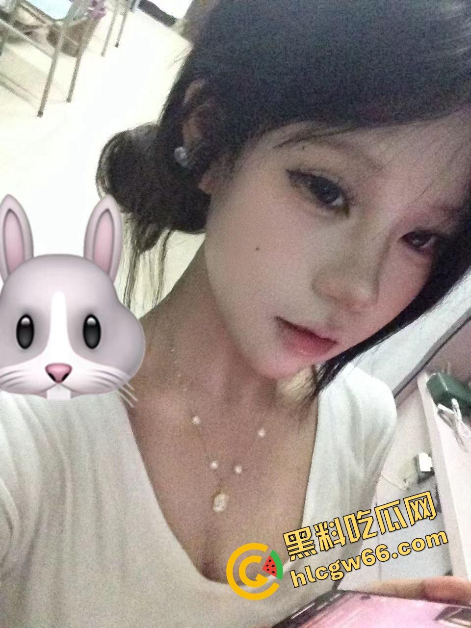 青岛高冷舞蹈老师『刘倪』酒后车震不过瘾，自己撕开黑丝小穴坐上来骑，操完还嘴巴张着要你射脸上！-4