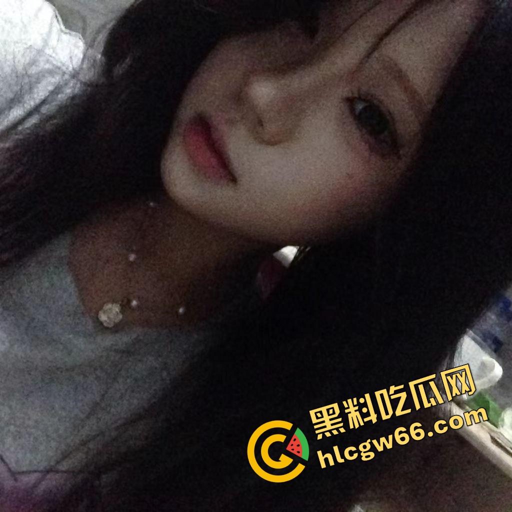 青岛高冷舞蹈老师『刘倪』酒后车震不过瘾，自己撕开黑丝小穴坐上来骑，操完还嘴巴张着要你射脸上！-5