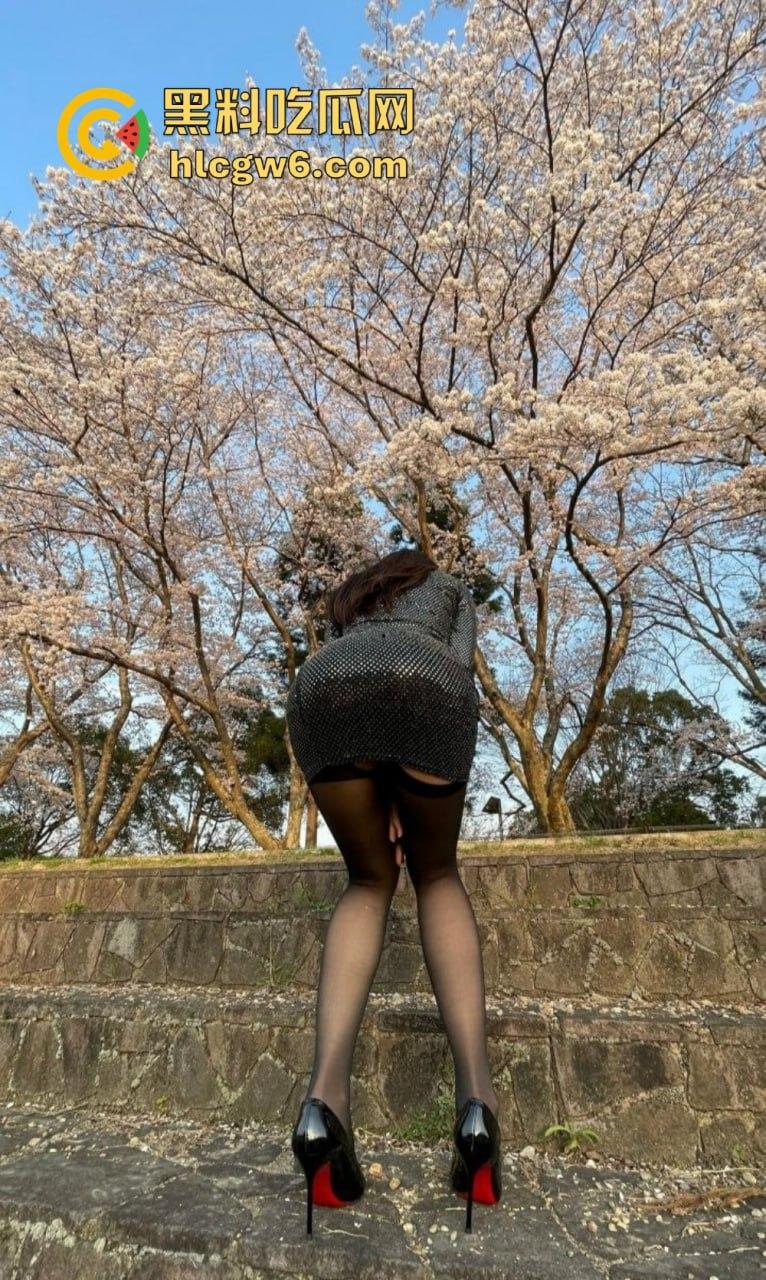 黑丝少妇【米妮】情趣制服姿势解锁！OnlyFans骚浪女王秀美腿，一双黑丝长腿看得人血压飙升，鸡巴直接站满分！-9