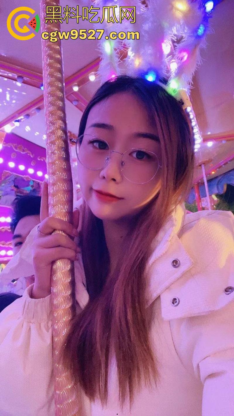 苏州母狗人妻【筱雨】，极品身材眼镜反差婊，背着老公到处约炮偷吃，打炮不雅视频曝光！-2