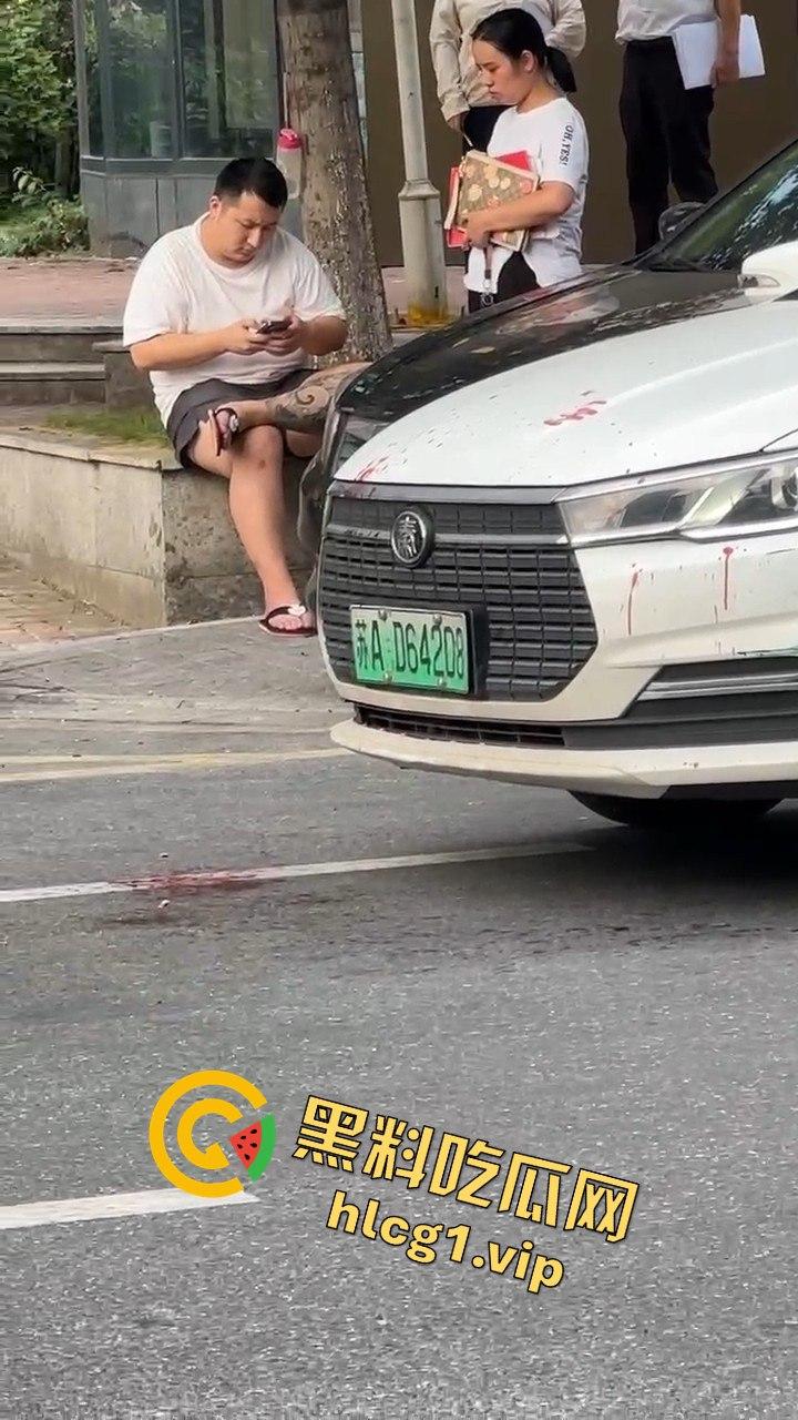 女子因价格争执叫来老公，掏出扳手开瓢，赔偿金额够买辆新车！-3