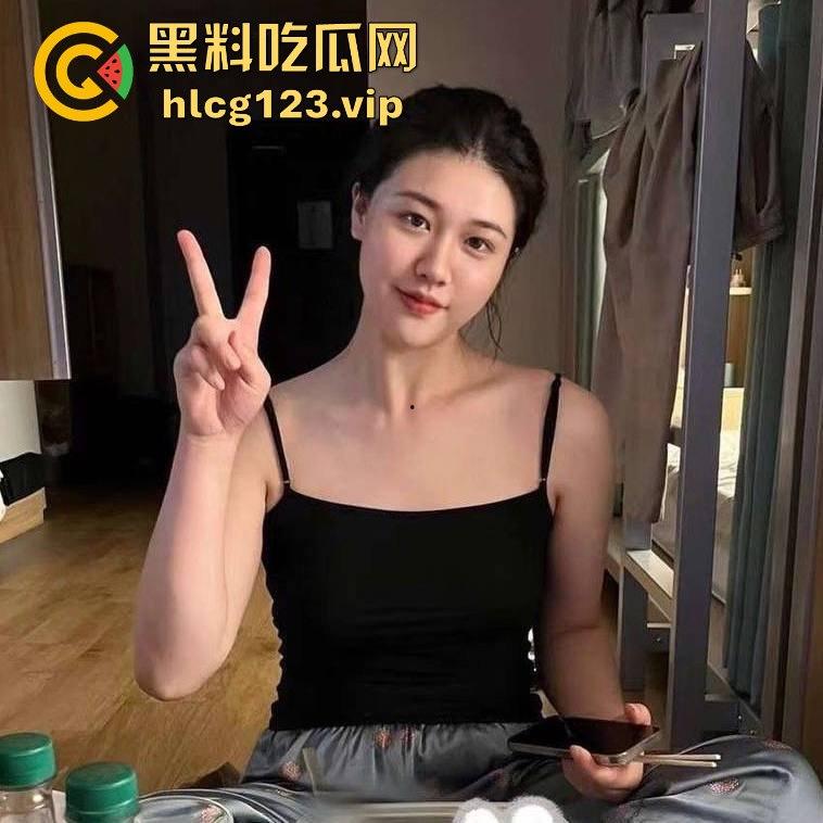 浙江肥臀少妇王鑫悦，禁不住金主的诱惑，酒店开房口含大鸡鸡，逼里全是大海的骚味！-8